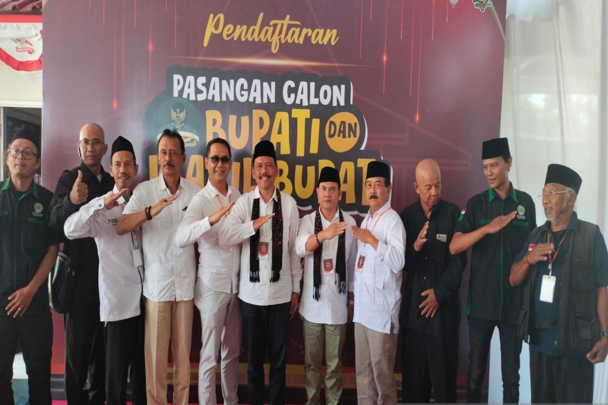 KPU Kulon Progo menerima dua bakal paslon bupati dan wakil bupati