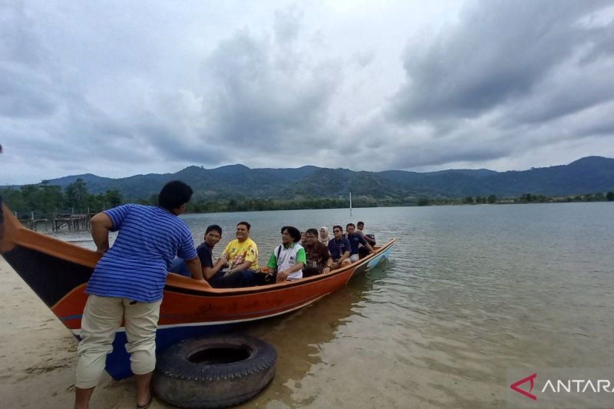 Gerakan tanam pohon Pelindo wujudkan Danau Pading sebagai wisata dunia