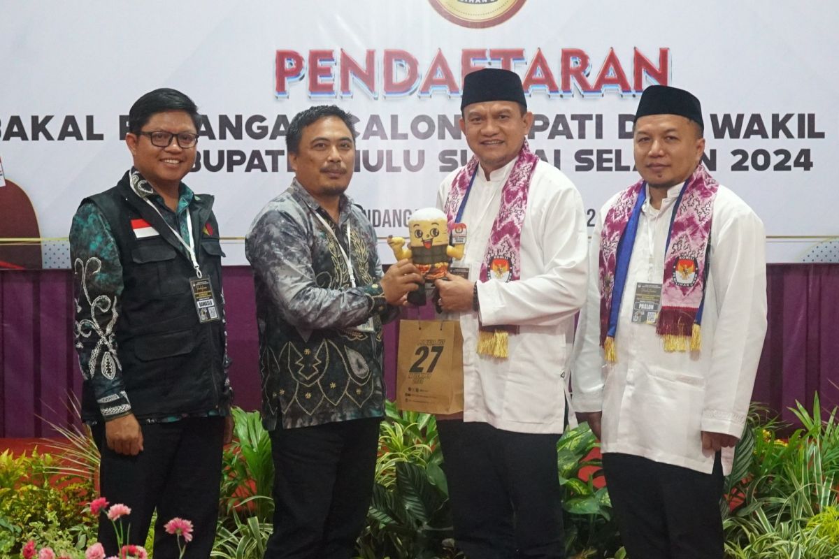 Hermansyah-Yopie Alfiani daftar ke KPU HSS