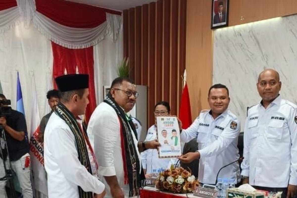 Dua pasangan calon Wali Kota Ambon daftar ke KPU di hari terakhir