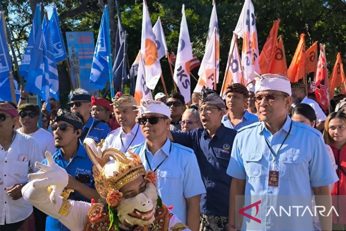 KPU Denpasar terima berkas pendaftaran pasangan Ambara-Adi