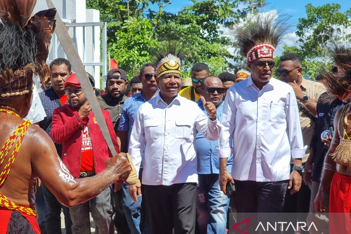 Profil Mohammad Lakotani, cawagub tunggal Pilkada Papua Barat 2024