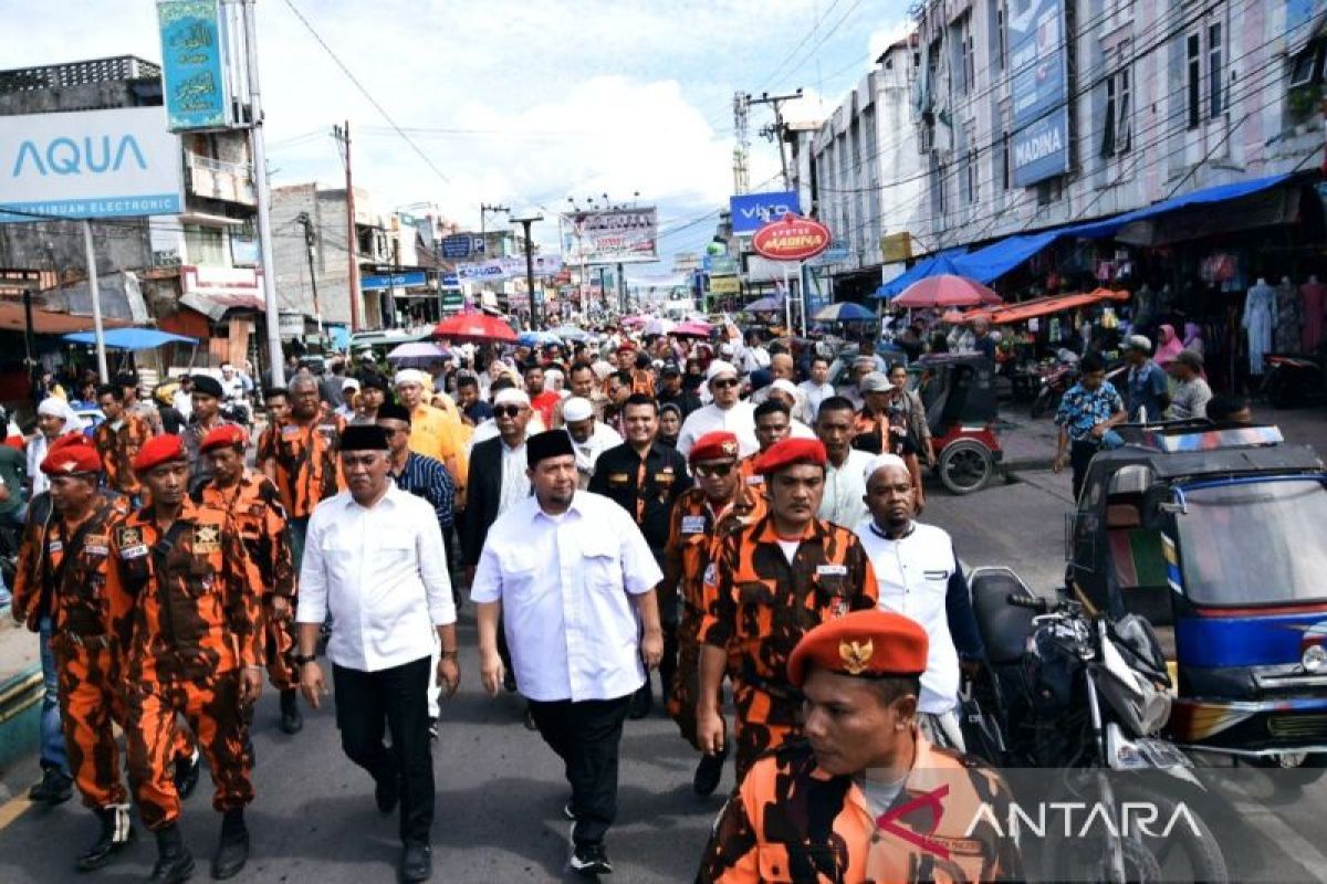 Ribuan massa iringi pendaftaran pasangan Harun Musthafa - Ichwan ke KPU Madina