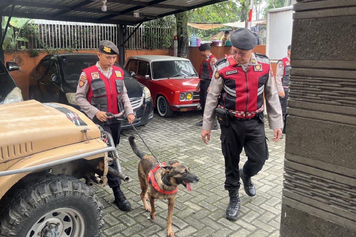 Polda Sumut kerahkan anjing  pelacak untuk sterilisasi di Kantor KPU