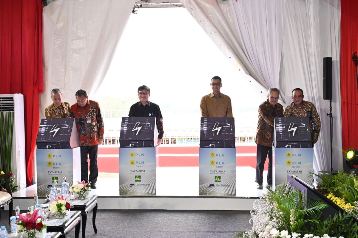 PLN-AHP resmi operasikan PLTS "Ground-mounted 100 MWp" di kawasan industri KBI Purwakarta, terbesar di Indonesia!