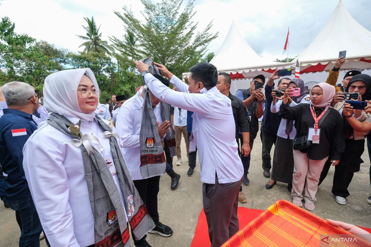 KPU Kota Kendari terima pendaftaran calon pasangan Siska-Sudirman