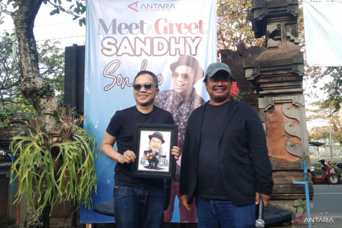 Sandhy Sondoro ungkap awal mula kepincut penyanyi Papua