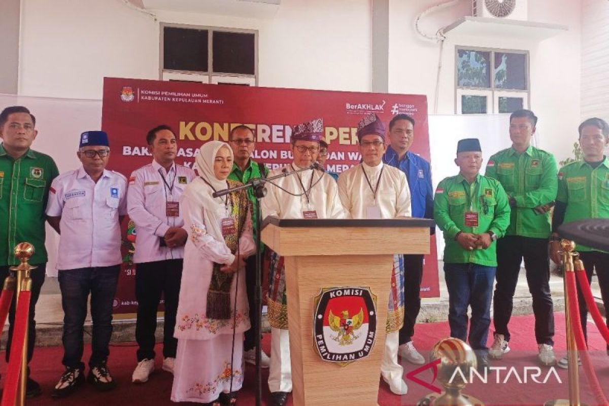 Diiringi ribuan pendukung, pasangan Masrul - Fauzi Hasan resmi mendaftar ke KPU Meranti