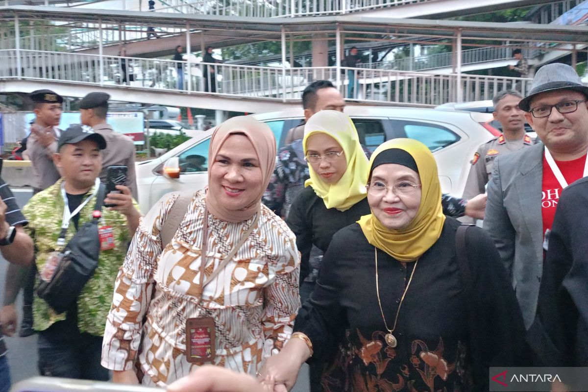 Eks Menkes Siti Fadilah Supari antar Dharma-Kun daftar Pilkada Jakarta