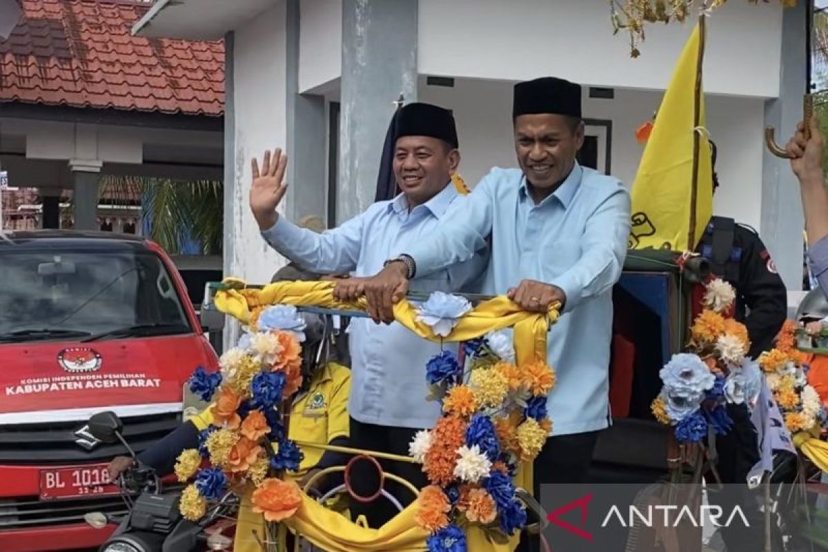 Daftar ke KIP Aceh Barat, Hakam-Adi Ariyadi diantar pakai becak motor dan Si Dalupa