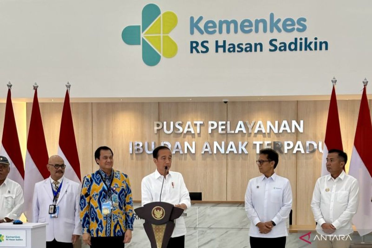 Jokowi officiates maternal, child health service building in Bandung