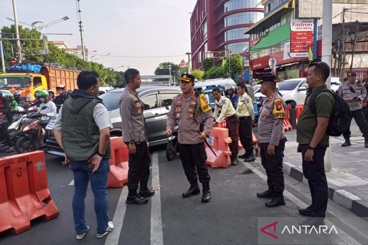 Polisi kerahkan 1.035 personel jaga pendaftaran di KPUD hari terakhir