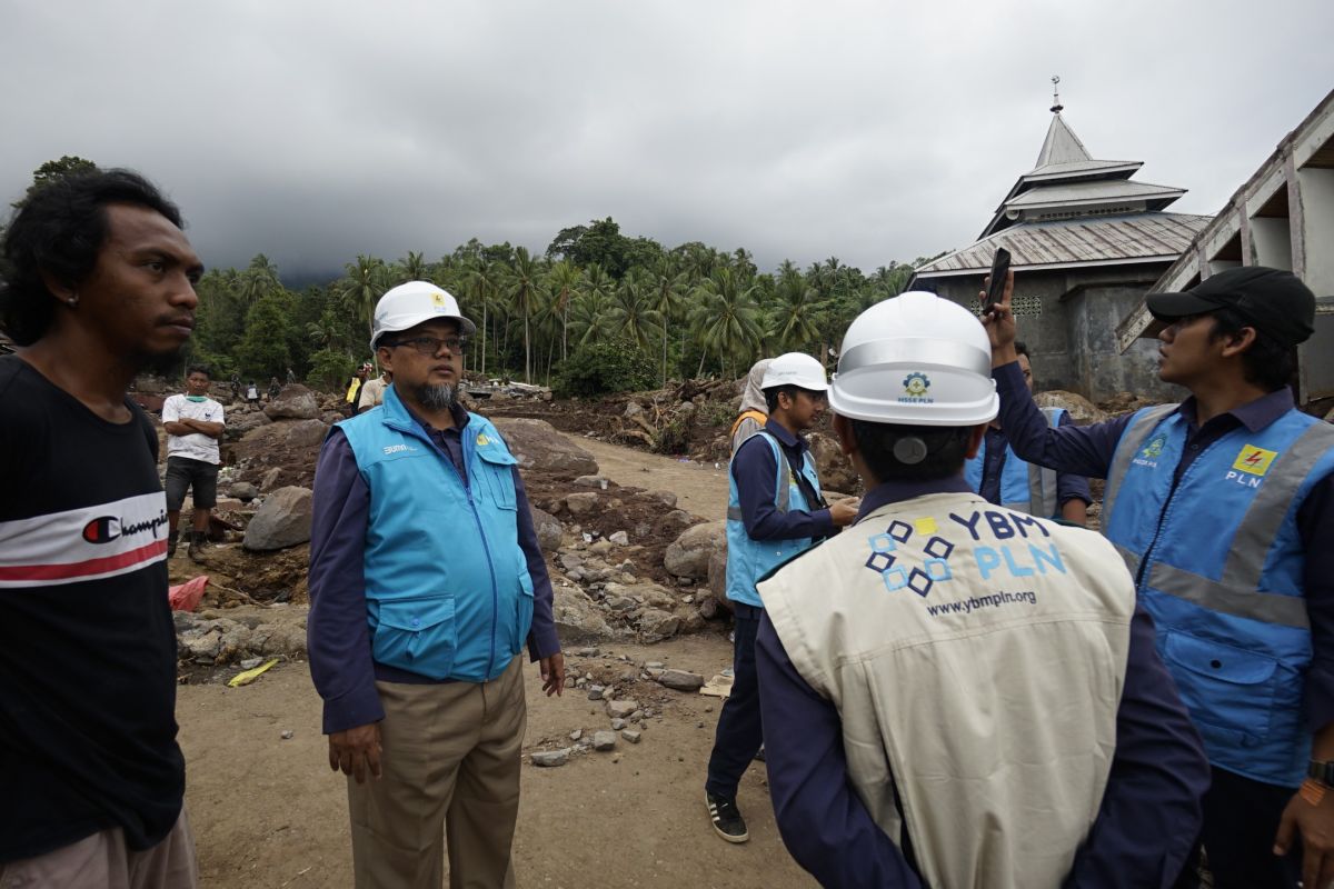 PLN UP3 Sofifi  salurkan bantuan kepada korban banjir bandang