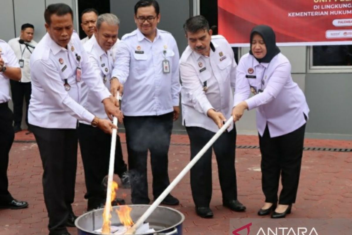 Kemenkumham Sumsel gelar pemusnahan puluhan ribu arsip lapas dan imigrasi