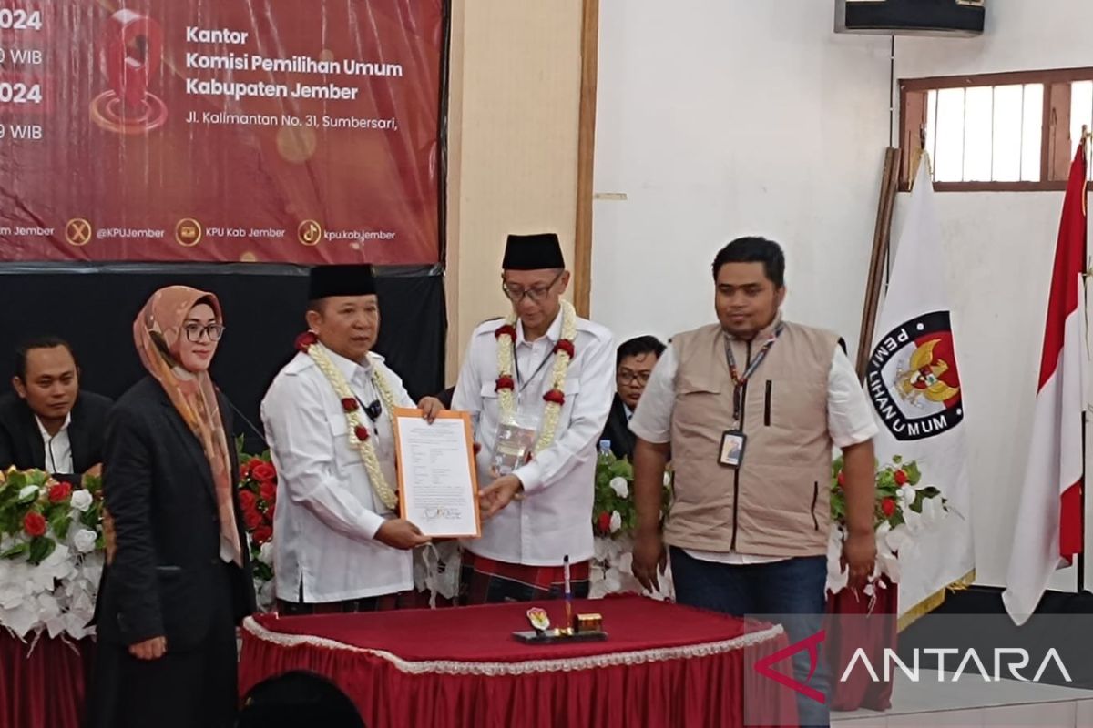 KPU Jember terima petahana Hendy-Gus Firjaun mendaftar didukung PDIP