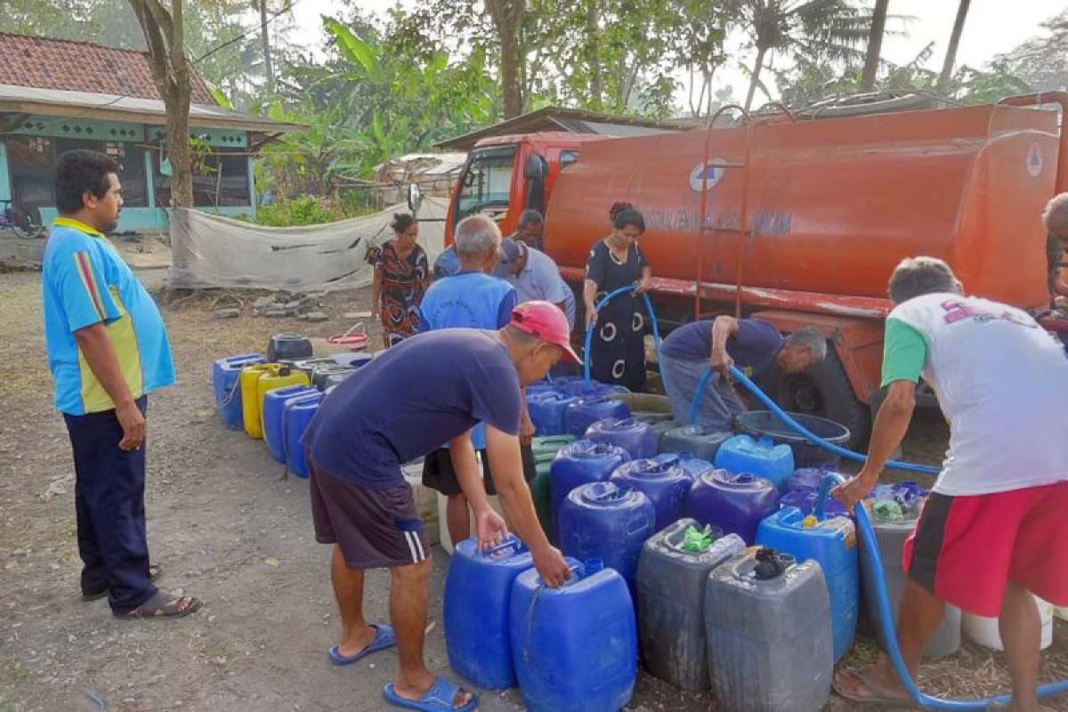 Dampak kemarau, BPBD Cilacap salurkan air bersih untuk 5.715 keluarga