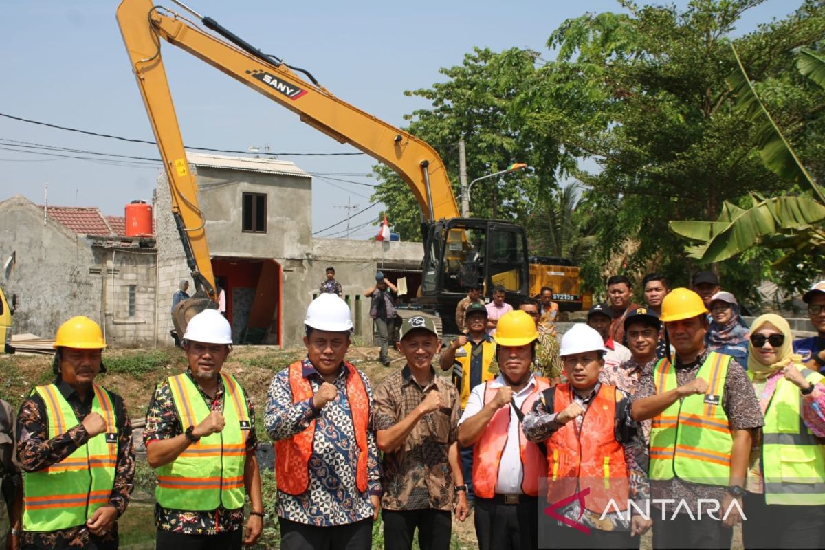 Pemkab Bekasi bangun kolam retensi di Desa Ciantra untuk mencegah banjir