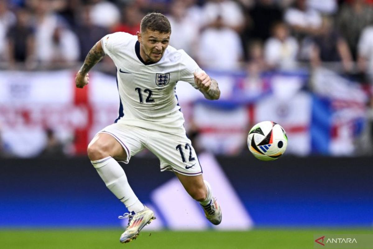 Pemain Newcastle Kieran Trippier pensiun bela timnas Inggris