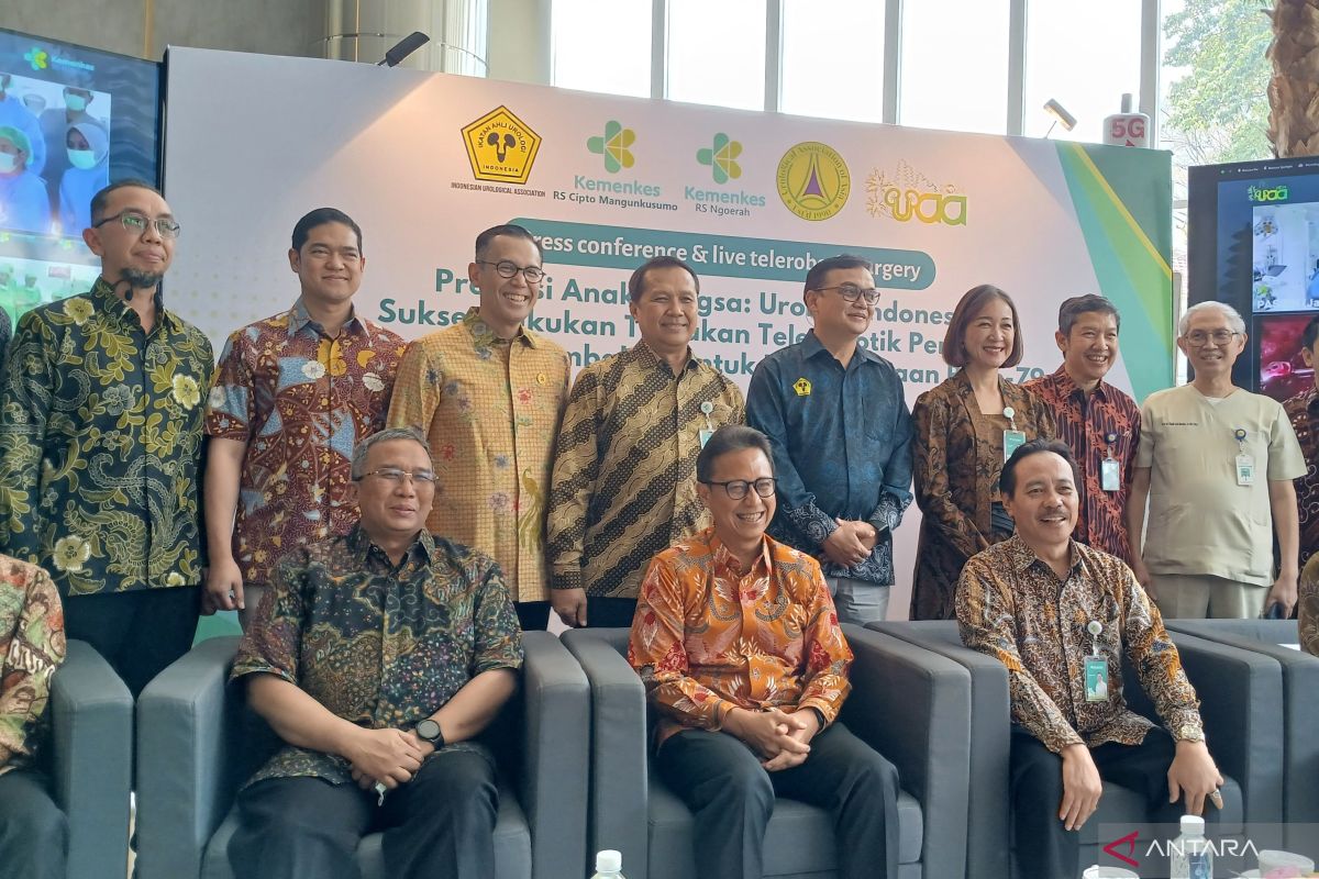 Indonesian urologist successfully performs first telerobotic surgery