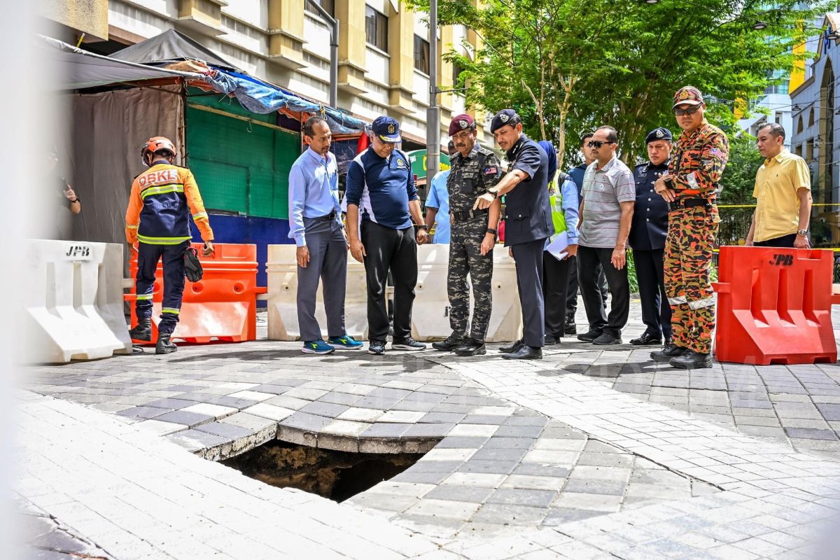 Pasar Malam Lorong TAR ditutup untuk cari korban "sinkhole" KL