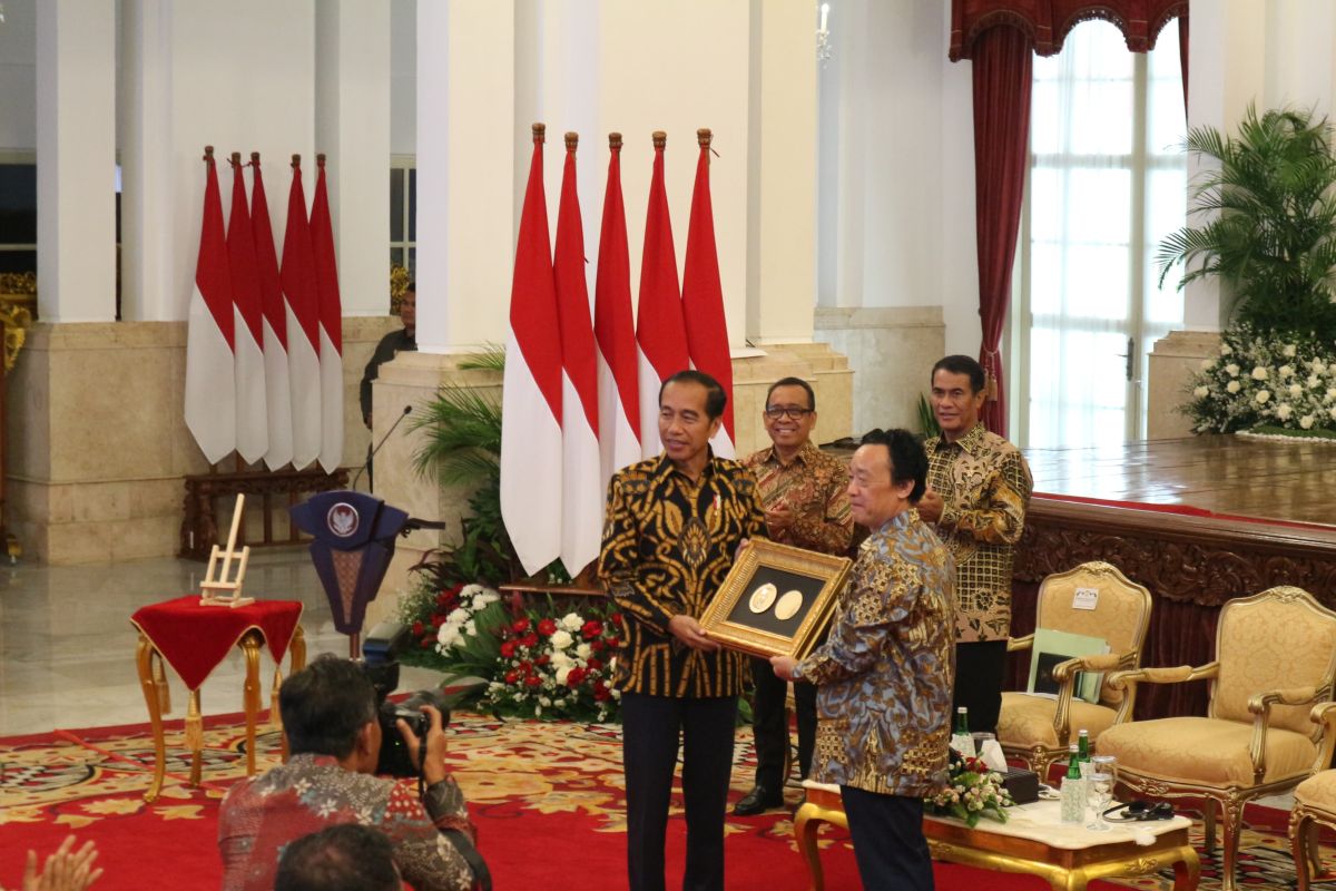 FAO bestows highest award in food sector on Jokowi