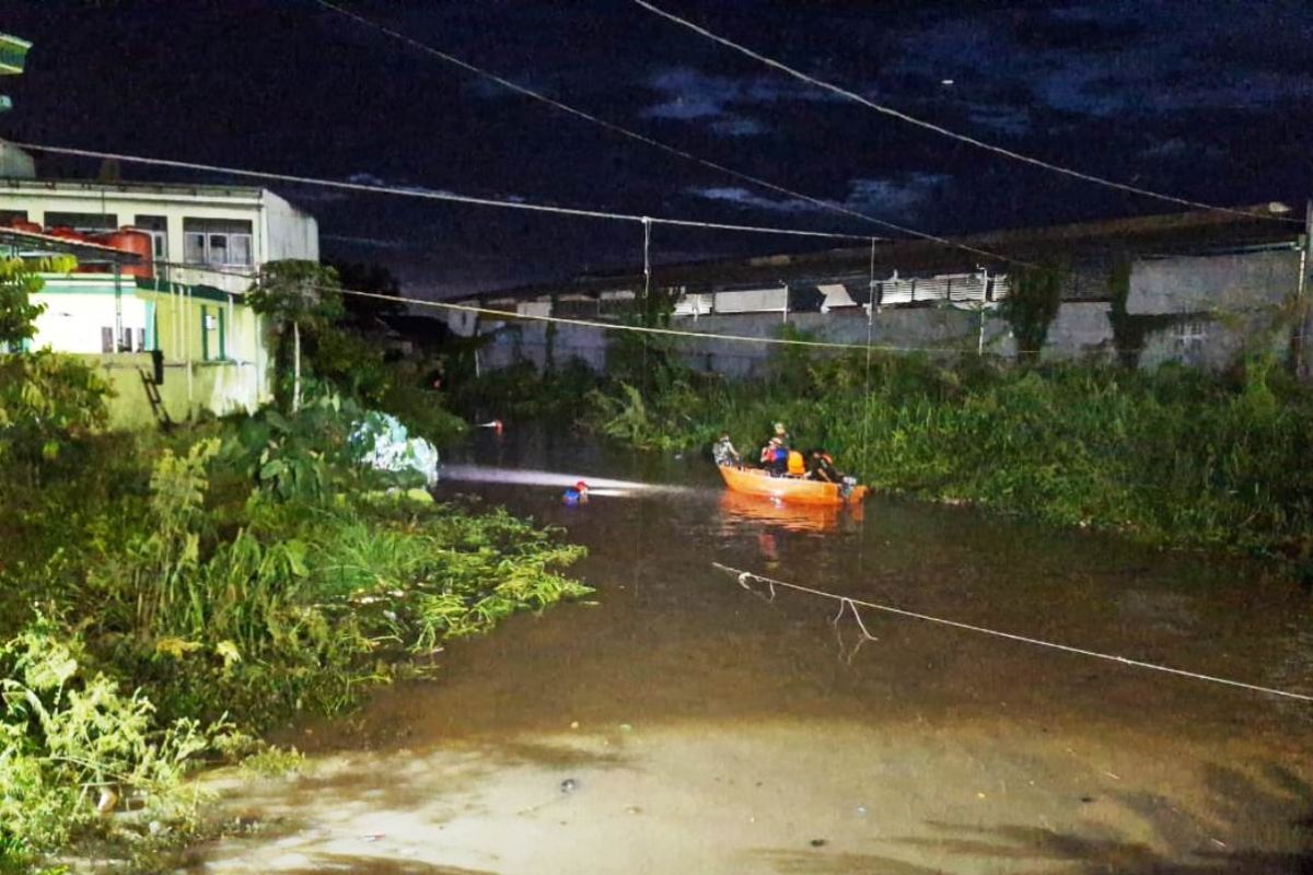 Tim SAR gabungan temukan anak korban banjir di Samarinda sudah meninggal