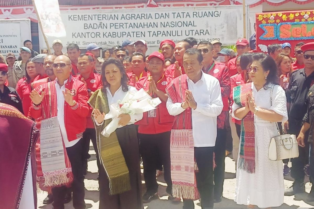 Satika Simamora-Sarlandy Hutabarat diusung PDIP-PKB mendaftar ke KPU