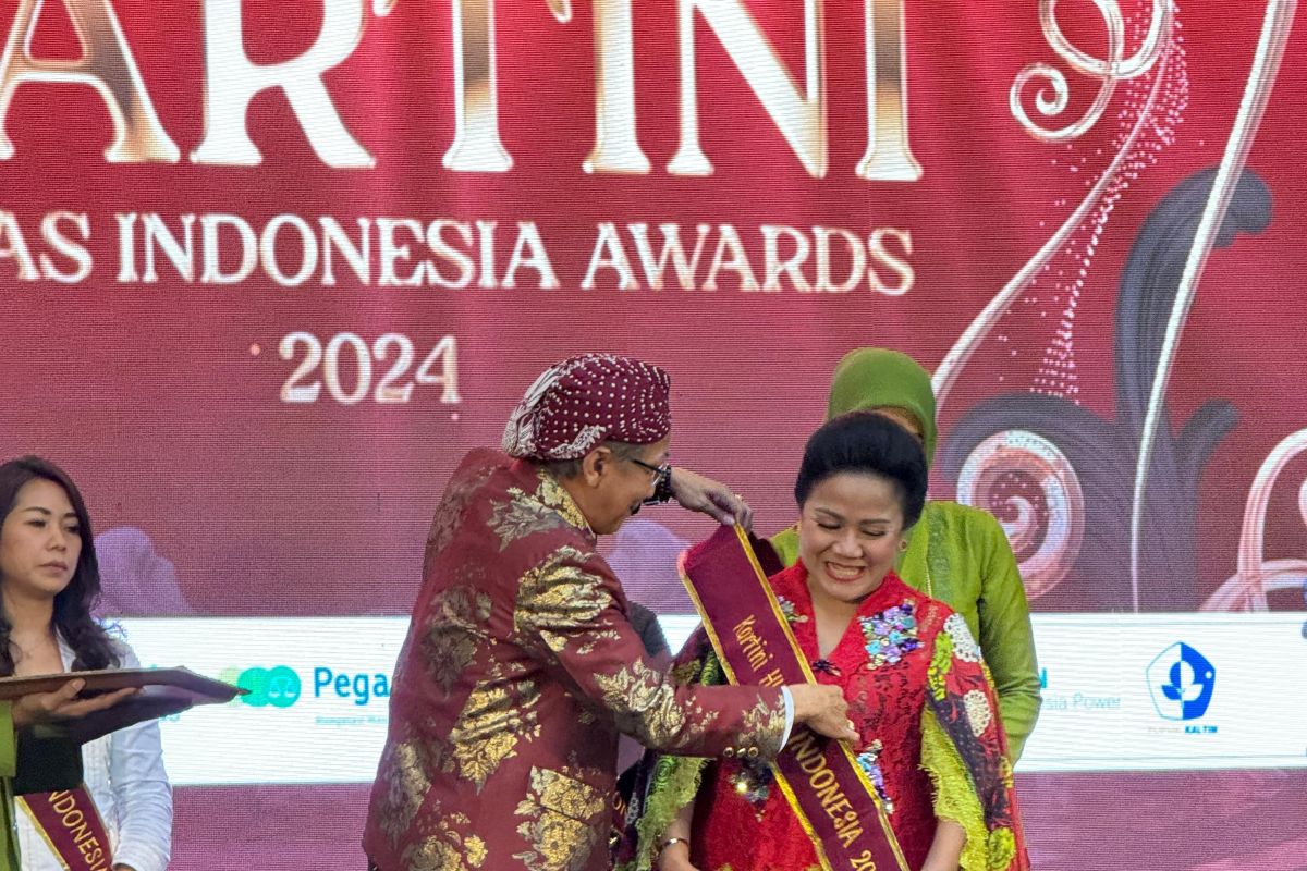 Emmy Kuswandari terima Kartini Award 2024