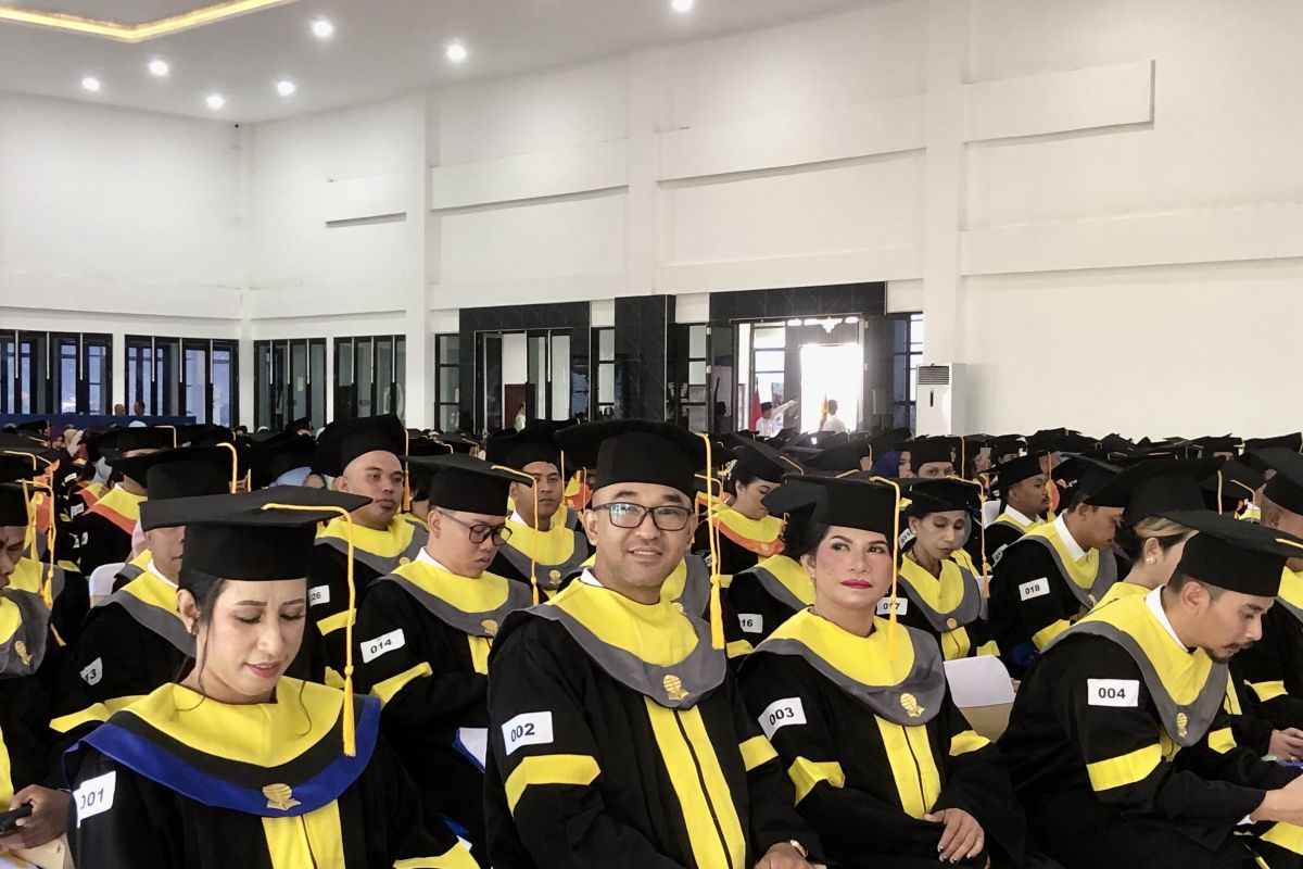 UT Ambon wisuda 272 lulusan hasil perkuliahan jarak jauh, begini pejelasannya