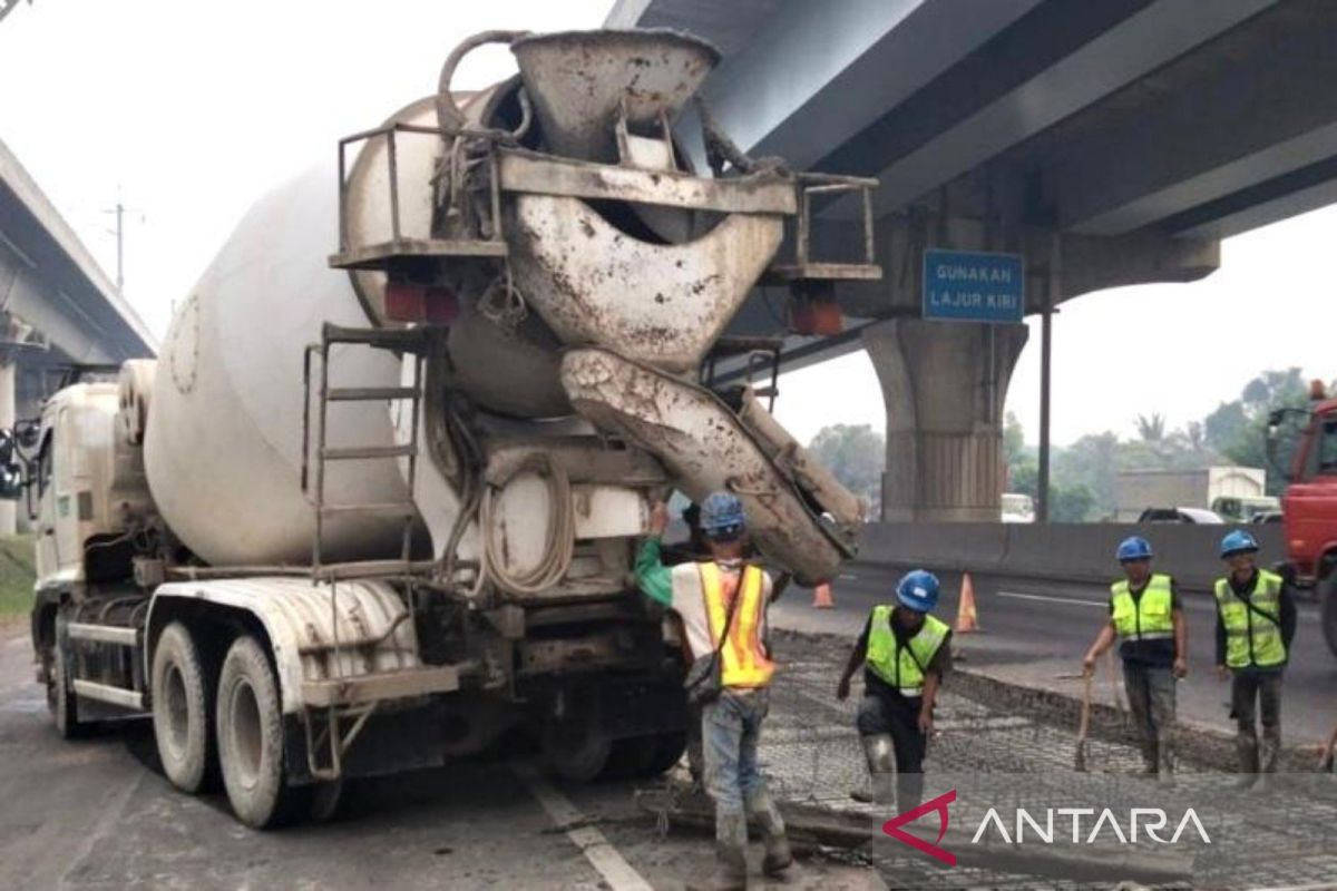 Jasamarga rekonstruksi tiga titik jalan dan jembatan di ruas Tol Jakarta-Cikampek