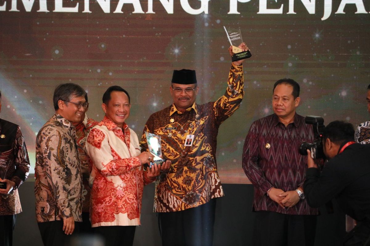 Mendagri  minta pj kepala daerah terus berkarya usai raih penghargaan