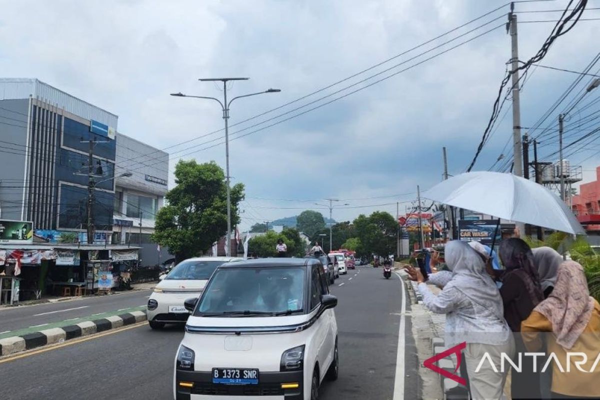 PLN Babel Rayakan HUT Ke-79 dengan berpartisipasi dalam karnaval, promosikan mobil listrik