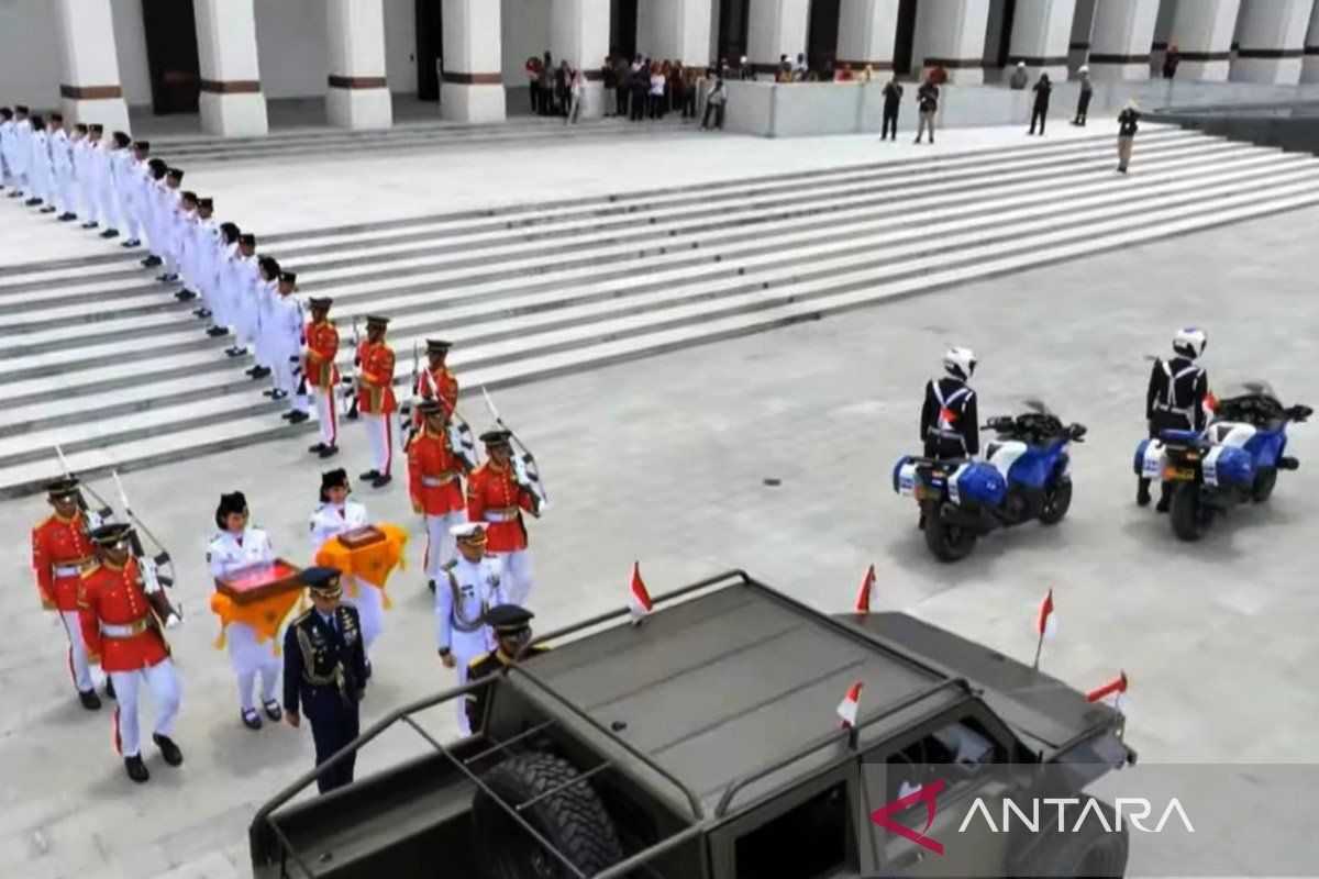 Kirab pengembalian bendera pusaka mulai dilakukan dari IKN ke Monas