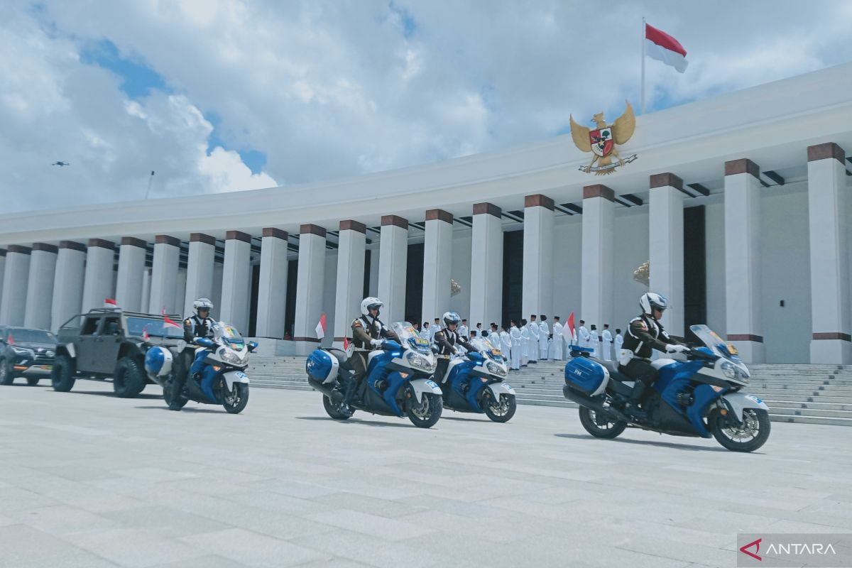 Bendera pusaka dibawa dari IKN  ke Bandara SAMS melalui jalur darat