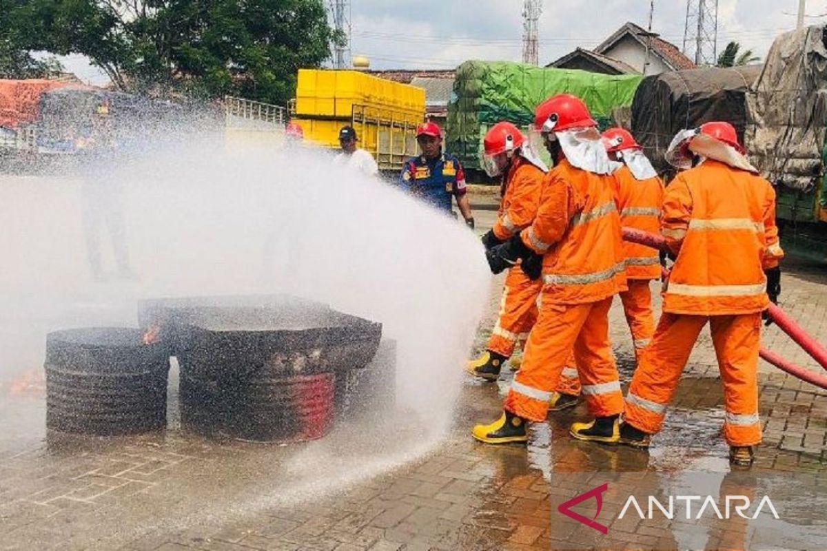 Pelindo Pangkalbalam latih pekerja pelabuhan antisipasi kebakaran