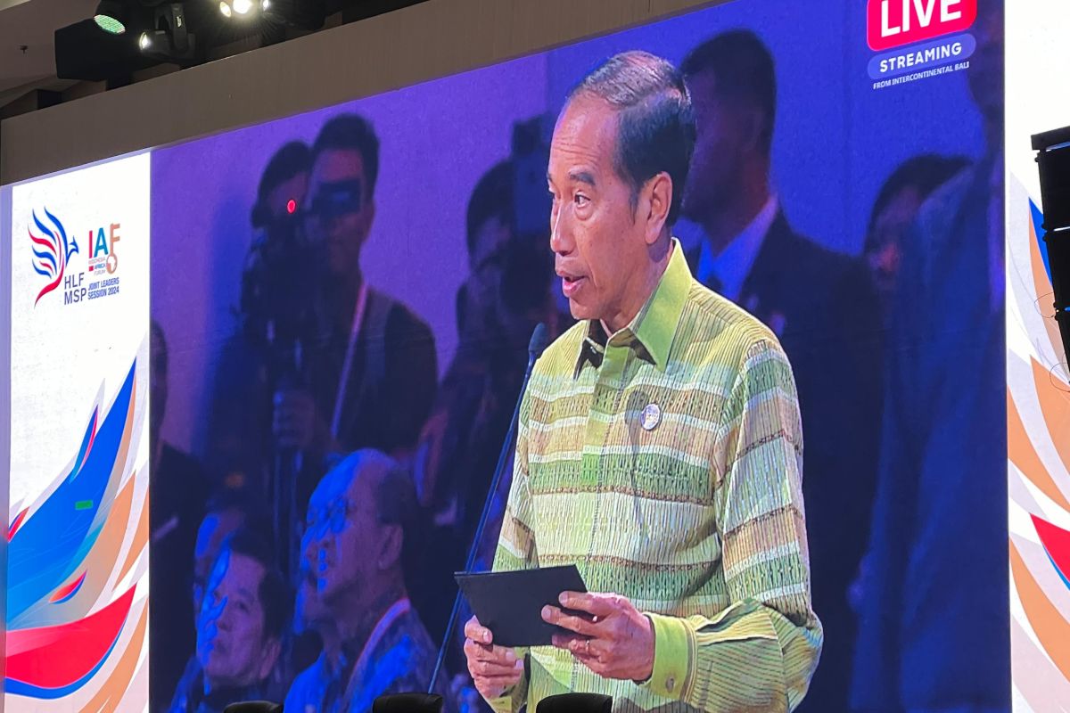 Presiden Jokowi perkenalkan Prabowo kepada peserta IAF