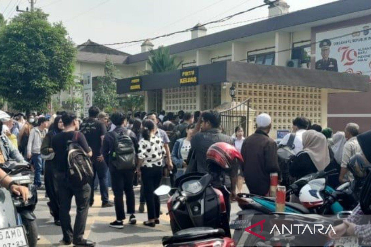 Ribuan masyarakat datangi Polrestabes Medan, ada apa?