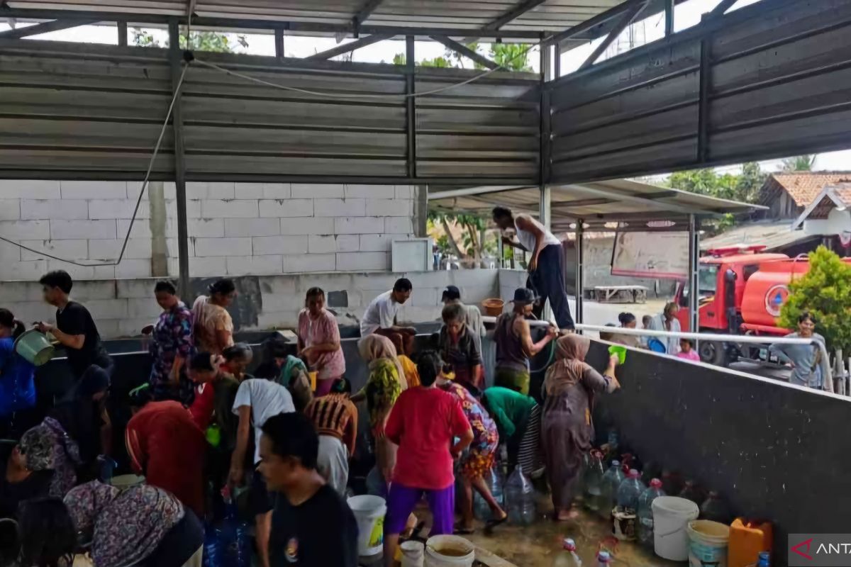 BPBD Kabupaten Bekasi salurkan air bersih kepada warga terdampak kekeringan