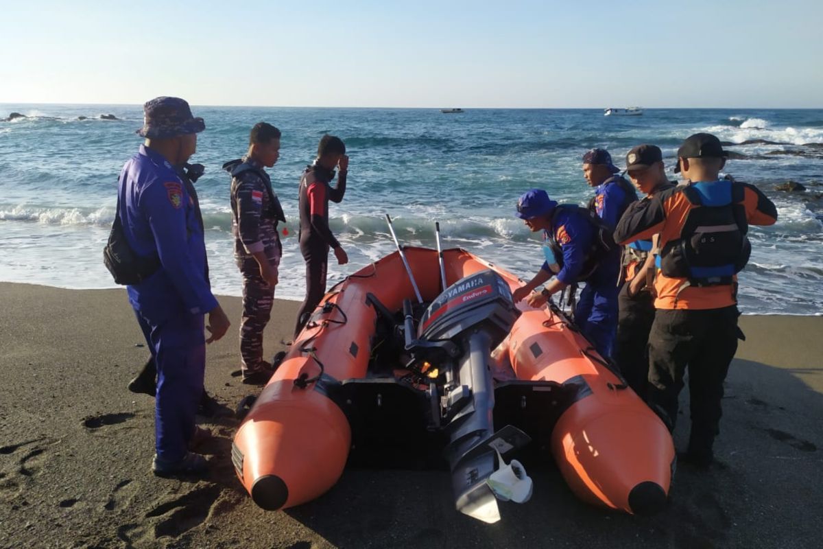 Tim SAR cari warga hilang di Pantai Waegete Sikka NTT