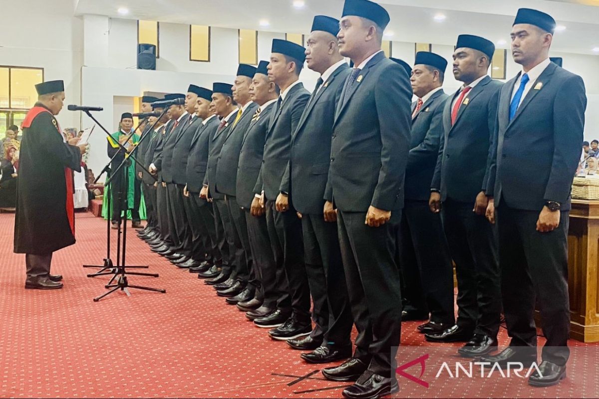 25 anggota DPRK Nagan Raya resmi dilantik, M Rizki Ramadhan jabat ketua sementara