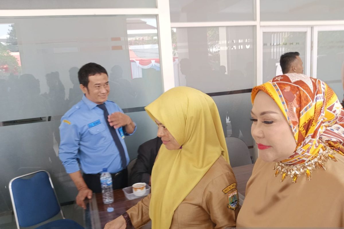 Ratu Atut hadiri pelantikan anaknya jadi anggota DPRD Banten