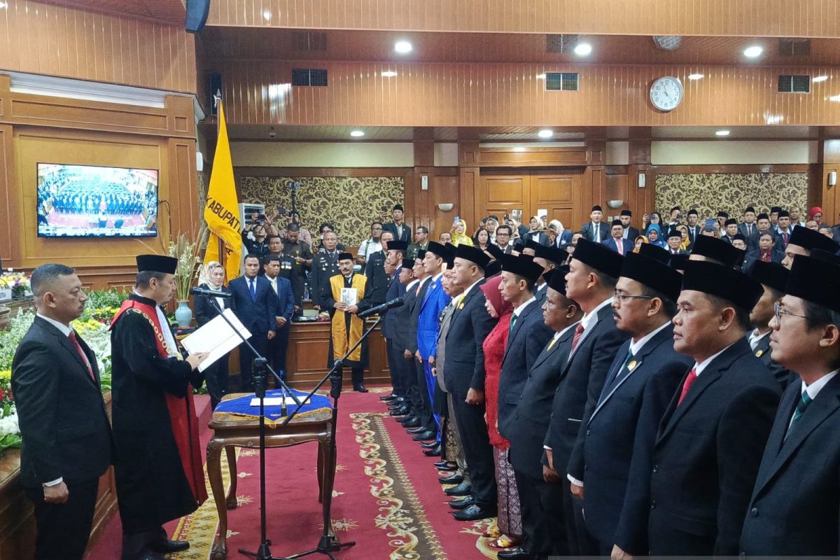 50 anggota DPRD Kabupaten Serang dilantik, 33 wajah baru - ANTARA News ...