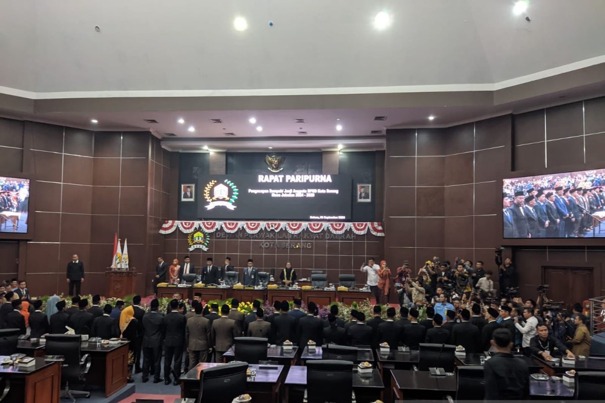 Dua anak mantan Wali Kota Serang dilantik jadi anggota DPRD Kota Serang