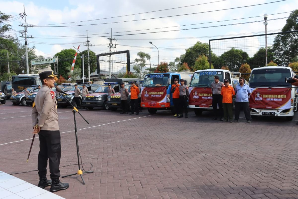 Polres Trenggalek distribusikan air bersih ke desa kekeringan