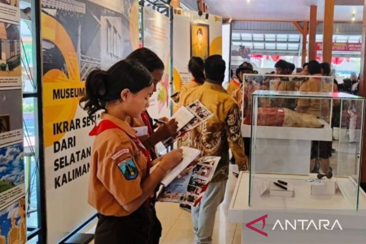 Disdikbud Kalsel pamerkan koleksi Museum Wasaka di Surabaya