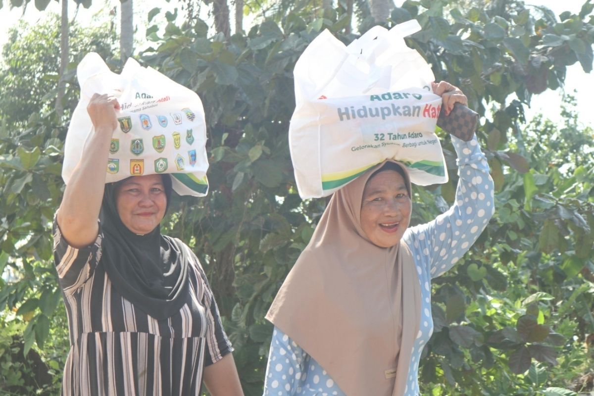 Janda lansia di Kotabaru terima bantuan Adaro #HidupkanHati