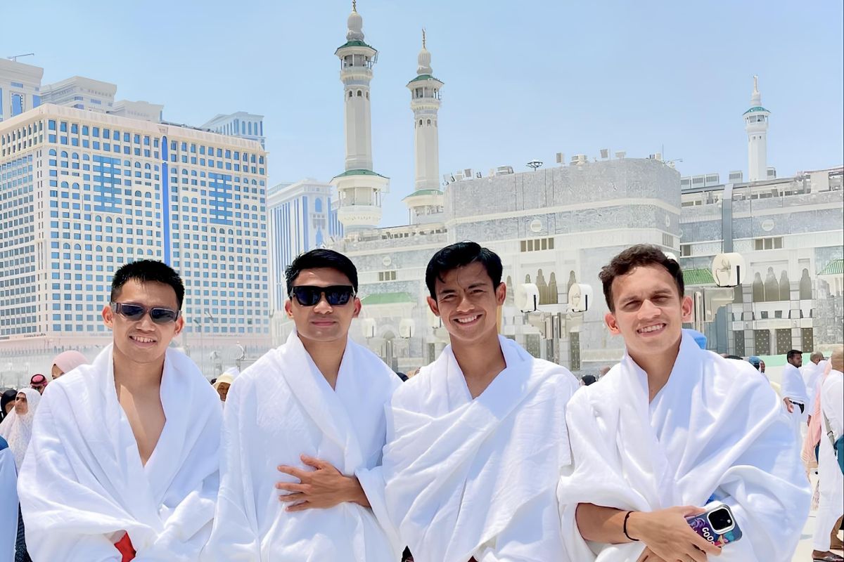 Jelang lawan Arab Saudi, 14 pemain timnas jalani umrah