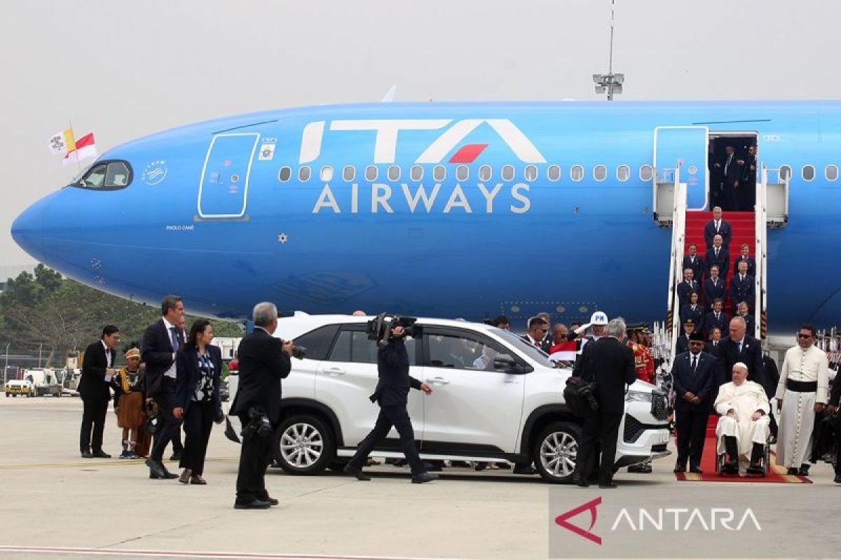 Paus Fransiskus tiba di Bandara Soekarno-Hatta Tangerang