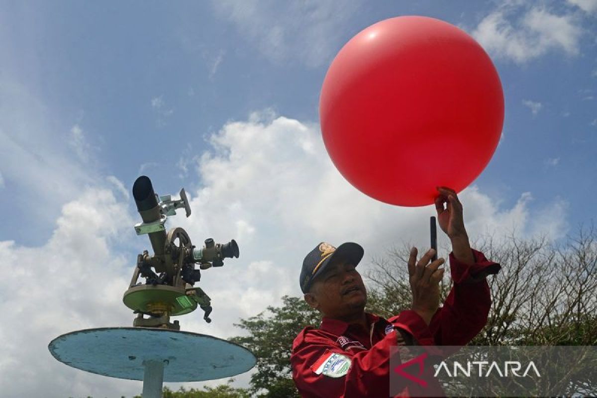 BMKG prakirakan cuaca berawan dan hujan di sejumlah kota besar