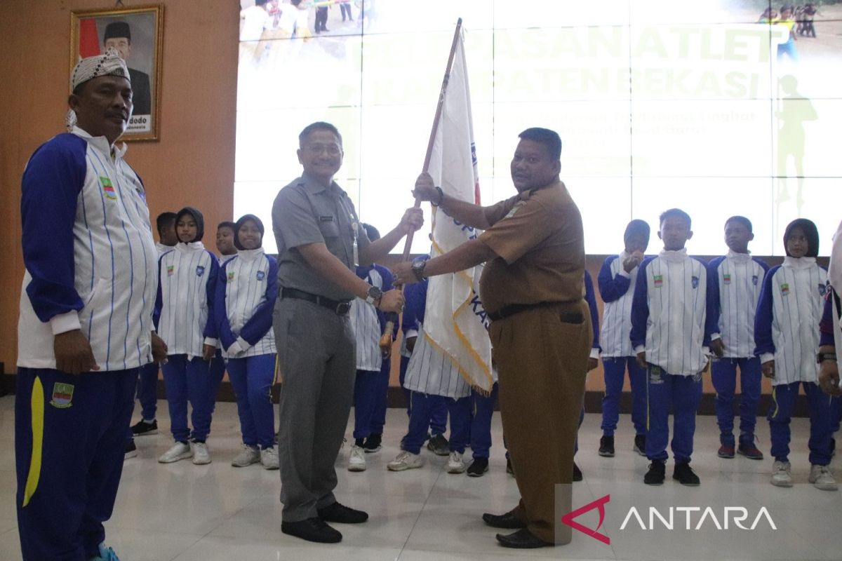 Pemkab Bekasi melepas 22 atlet olahraga tradisional